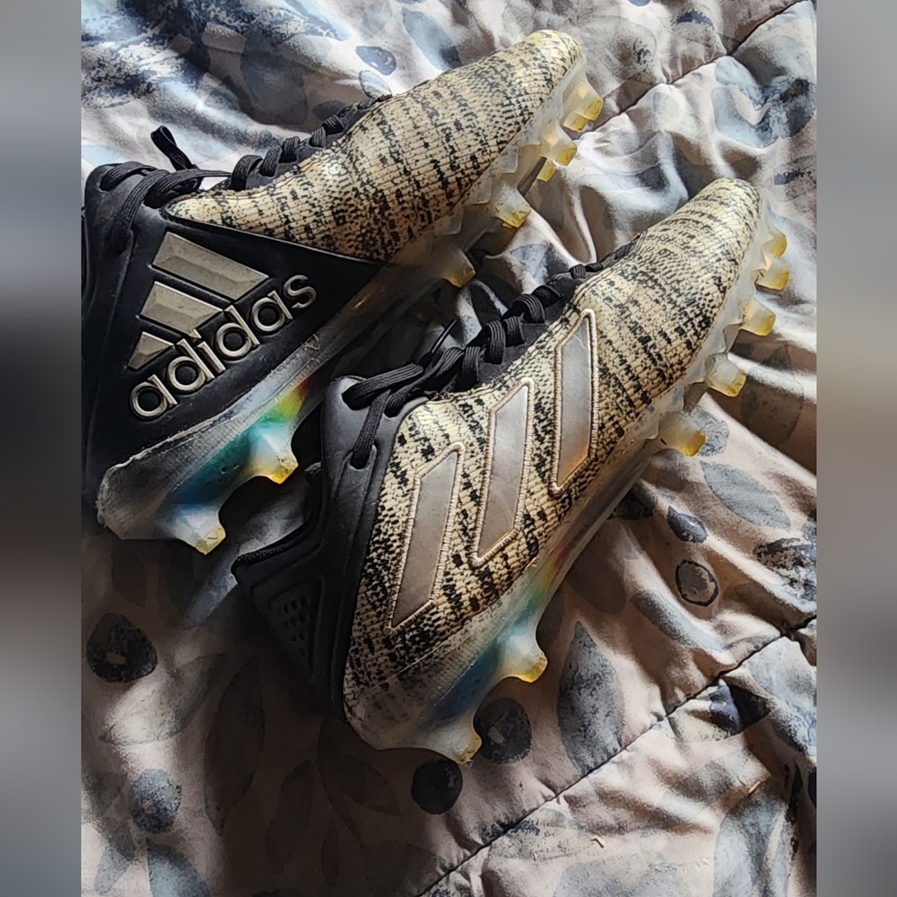 Adidas men football cleats size 10